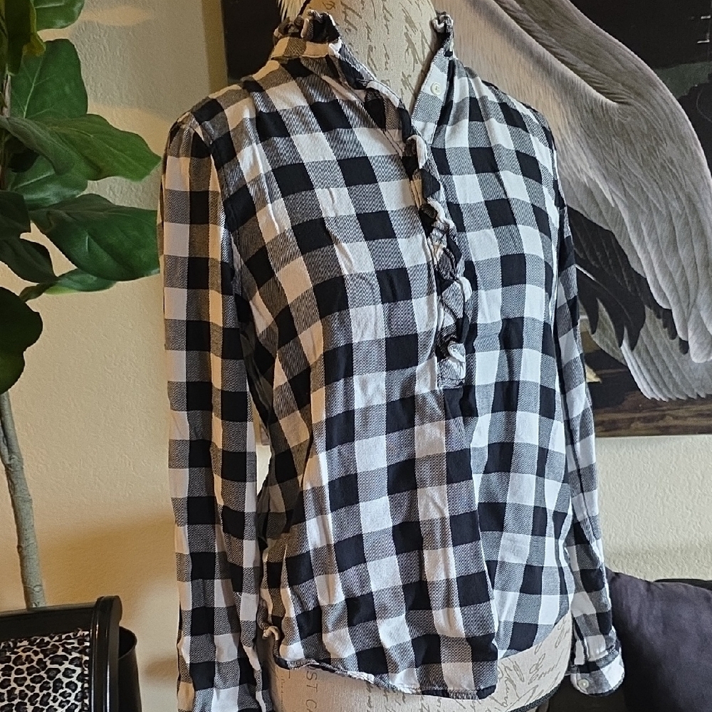 GAP Black And White Checkered Gingham Half Button Down Long Sleeve Top